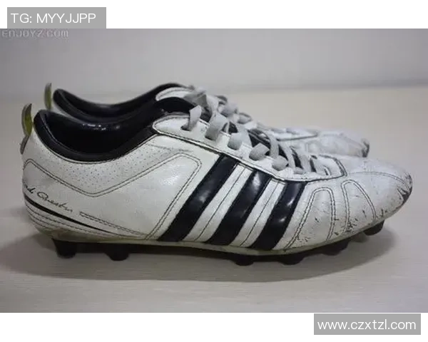 球星开箱足球：揭开顶级球员背后的装备与技术秘密