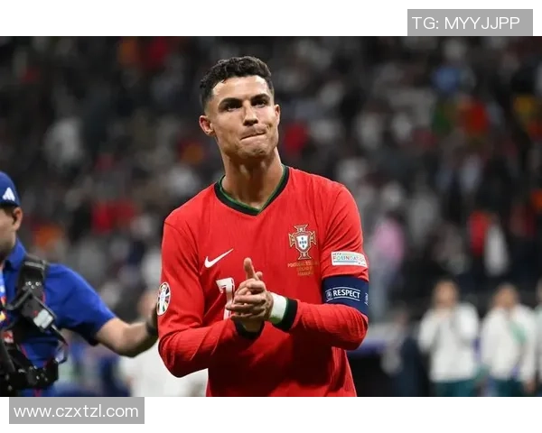 历史十高足球球星盘点及其对足球运动的影响与贡献分析